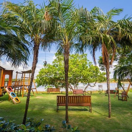 Apto Guarajuba Praia Condominio Porto Smeralda-100 Metros Da Praia エクステリア 写真