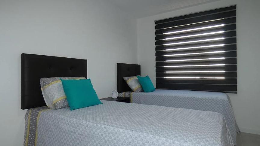 Apto Guarajuba Praia Condominio Porto Smeralda-100 Metros Da Praia エクステリア 写真