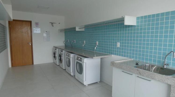 Apto Guarajuba Praia Condominio Porto Smeralda-100 Metros Da Praia エクステリア 写真