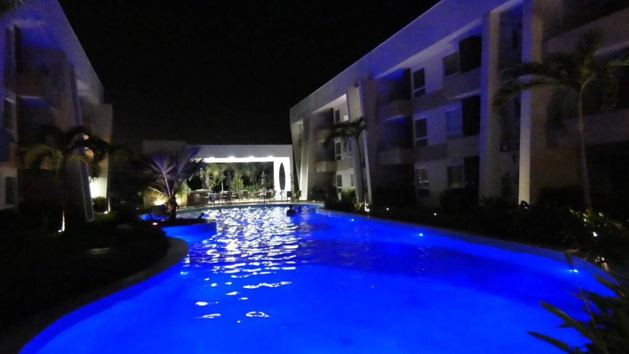 Apto Guarajuba Praia Condominio Porto Smeralda-100 Metros Da Praia エクステリア 写真